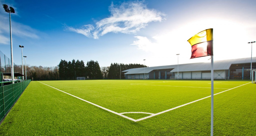 Futbol maydonidagi sun'iy çim Tur